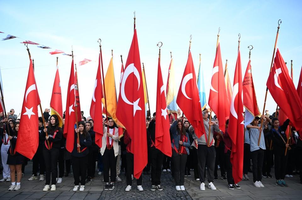 KUŞADASI ATA'SINI SAYGI VE ÖZLEMLE ANDI