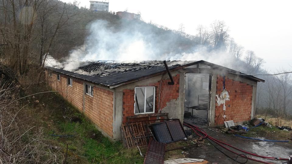 ORDU'DA İŞ YERİ VE DEPO YANGINI