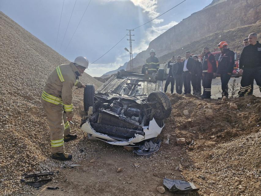 Takla atan otomobilin sürücüsü yaralandı