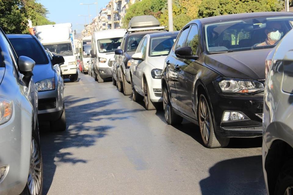 AYDIN ŞOFÖRLER ODASI'NDAN MİLLİ EĞİTİM MÜDÜRLÜĞÜ'NE ÇAĞRI "TRAFİK ÇİLESİ YAŞANMAMASI İÇİN GİRİŞ VE ÇIKIŞ SAATLERİNDE AYARLAMA YAPILMALI"