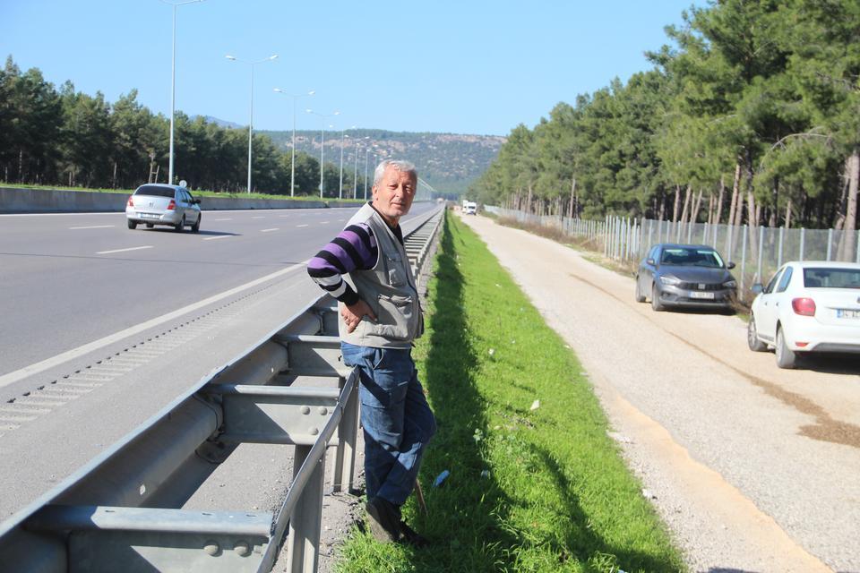 ORMANDA CESET BULAN ÇOBAN, İFADE İÇİN BEKLEYİNCE SÜRÜSÜNÜN DERDİNE DÜŞTÜ "HAYVANLARIMIN BAŞINA BİR ŞEY GELECEK, DAHA ÖNCE 6 KOYUNUMU KURT YEDİ" "SÜREKLİ BANA 5 DAKİKA SÜRECEK DEDİLER, BİR TÜRLÜ 5 DAKİKALARI BİTMEDİ"