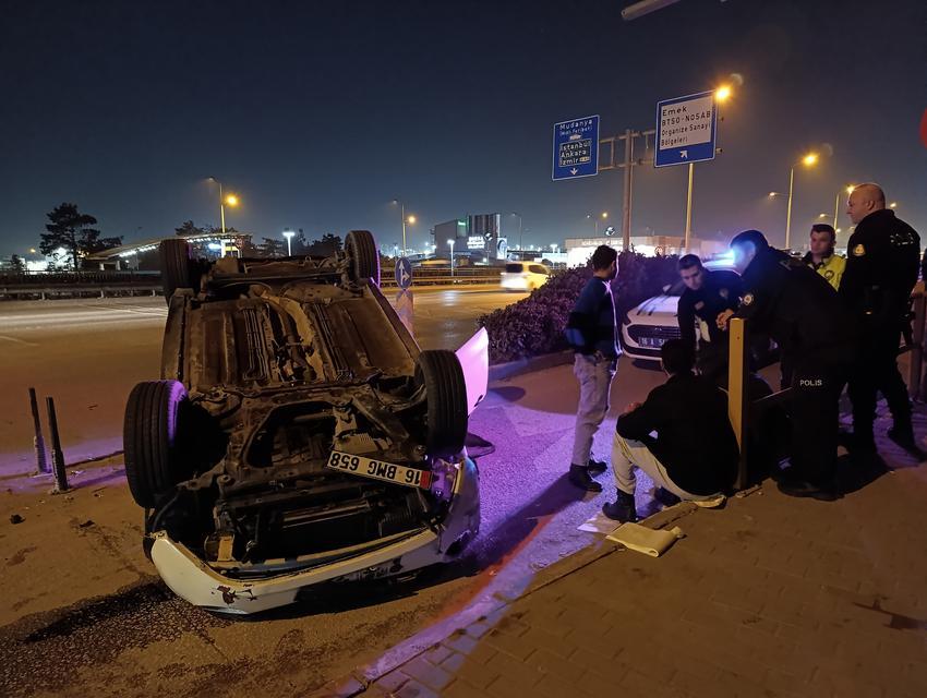 3 aracın karıştığı zincirleme kazada 5 kişi yaralandı