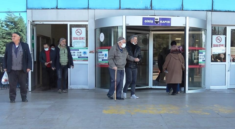 SAMSUN'DA KAMU HASTANELERİNDE 'SİSTEM' ARIZASI KAMU HASTANELERİNDE SİSTEM ARIZASI NEDENİYLE SAĞLIK HİZMETLERİ AKSADI SAĞLIK MÜDÜRLÜĞÜ: "SAAT 09.00'DA BAŞLAYAN TEKNİK PROBLEM 15.45 İTİBARIYLA GİDERİLDİ"