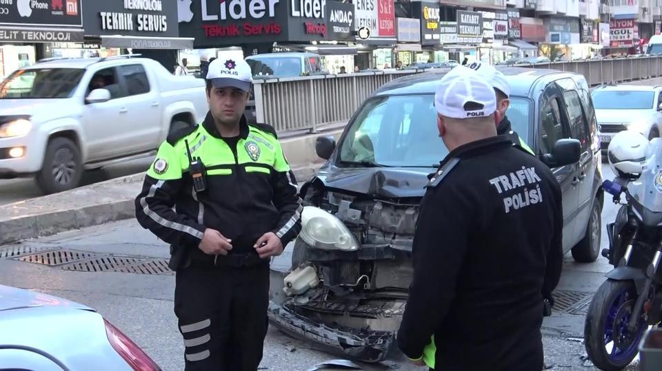 Zincirleme kazada trafiğin tıkanmaması için ekipler yoğun çaba sarf etti