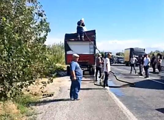 SÖKE'DE PAMUK YÜKLÜ RÖMORKTA KORKUTAN YANGIN