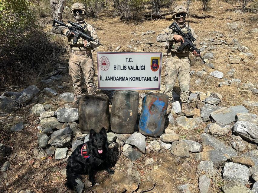 BİTLİS'TE PATLAYICI YAPIMINDA KULLANILAN 300 LİTRE SIVI MADDE ELE GEÇİRİLDİ