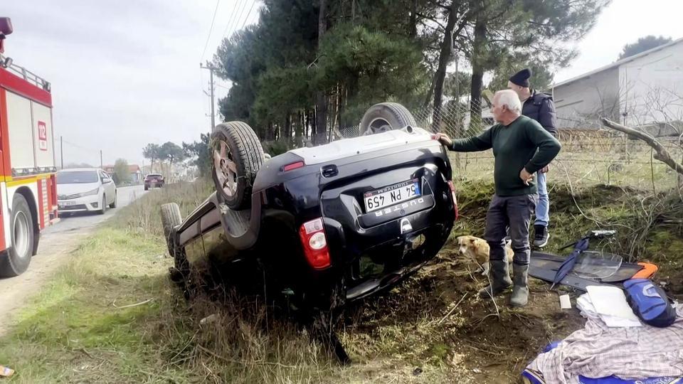 Otomobil takla attı, sürücü yaralandı