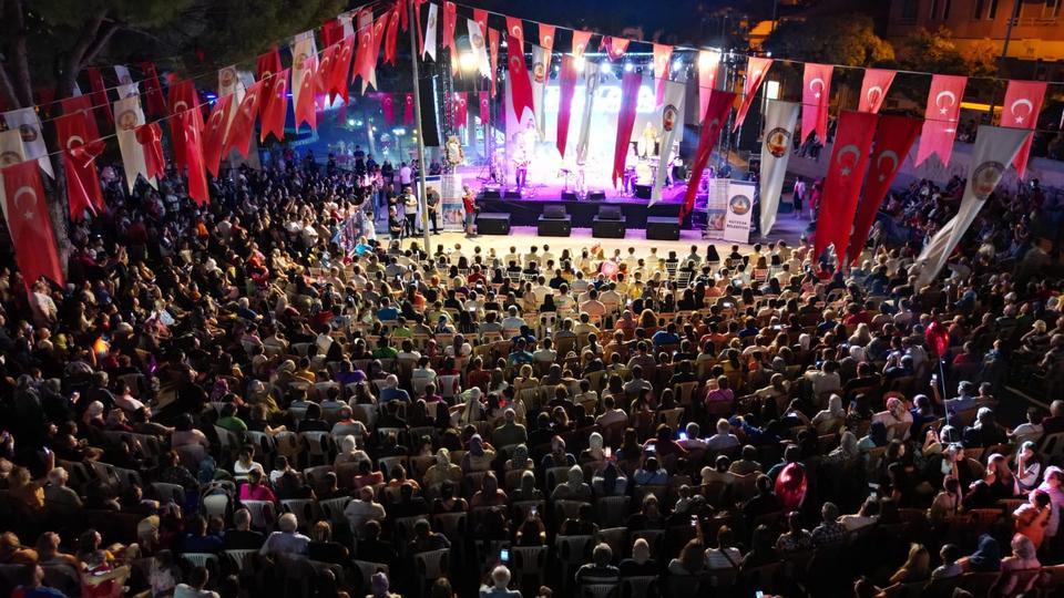 Kuyucak'ın kurtuluş günü konserle kutlandı