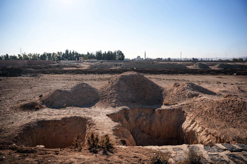 ŞAM'DA KORKUNÇ GÖRÜNTÜLER: TOPLU MEZAR ORTAYA ÇIKTI