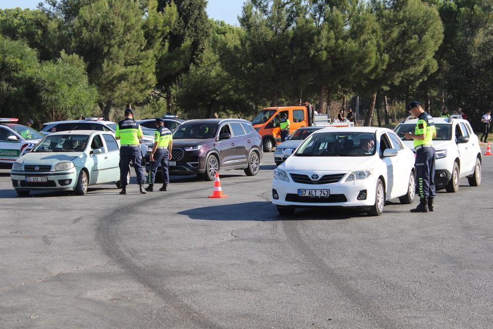 AYDIN'DA OTOYOL JANDARMA KOMUTANLIĞI GÖREVE BAŞLADI JANDARMA 144 KİLOMETRELİK OTOYOLDA HAVADAN VE KARADAN DENETİM YAPACAK