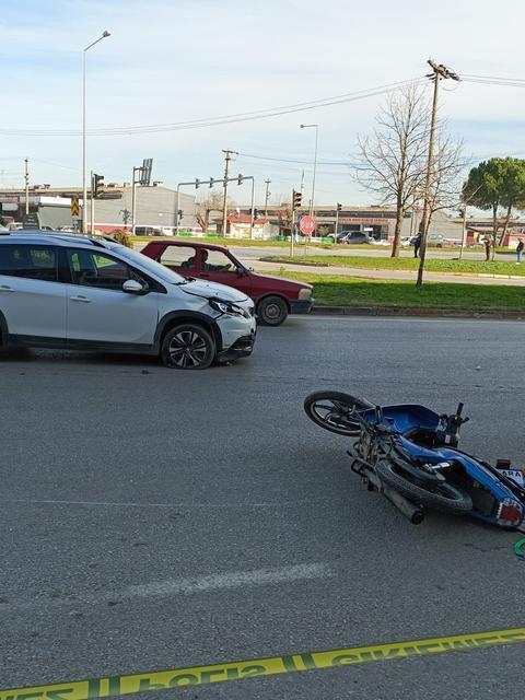 Otomobilin çarptığı motosiklet sürücüsü hayatını kaybetti