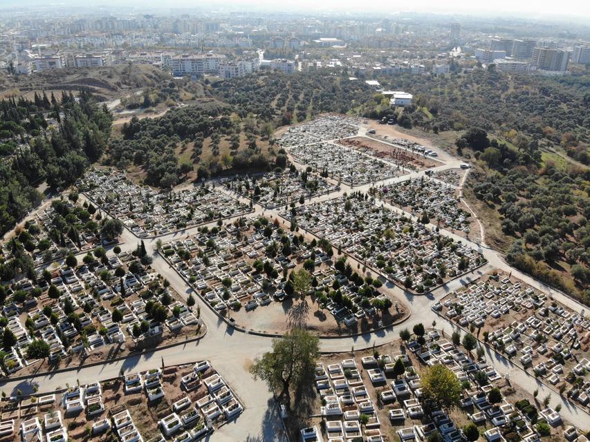 EFELER BELEDİYESİ, KEMER MEZARLIĞI'NDA YER KALMADIĞINI AÇIKLADI "DEFİN İŞLEMİ KUYULU MAHALLESİ MEZARLIĞI'NDA GERÇEKLEŞTİRİLİYOR"