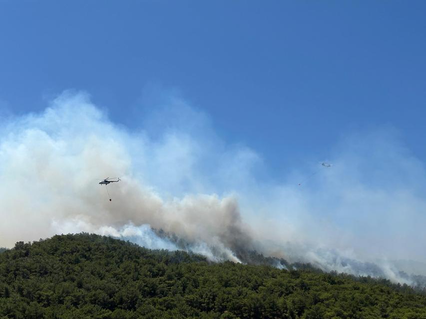 URLA'DAKİ ORMAN YANGININDA 120 KONUT TAHLİYE EDİLDİ