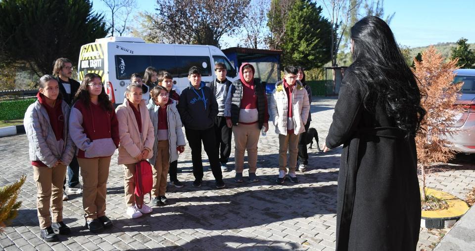 KUŞADASI EVCİL HAYVAN BAKIM VE REHABİLİTASYON MERKEZİ, ÖĞRENCİLERİ AĞIRLADI