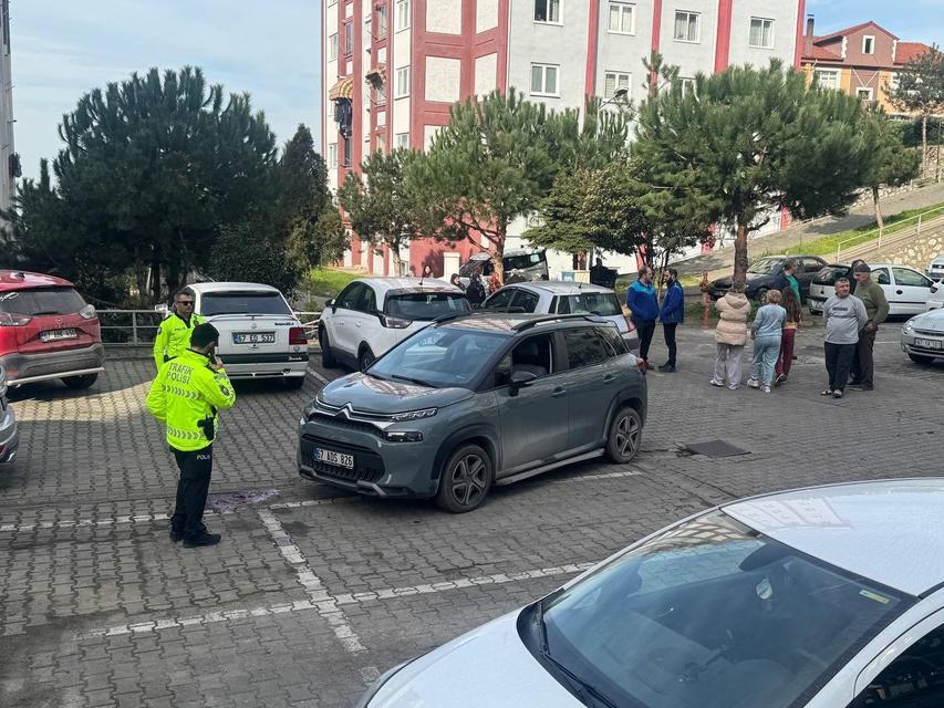 ZONGULDAK'TA BİR KADIN ARACIYLA KOCASINI EZDİ