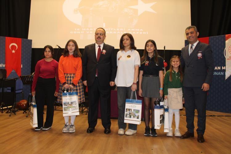 LİSE ÖĞRENCİLERİNİN 'SONSUZ KADAR' ORATORYOSU AYAKTA ALKIŞLANDI