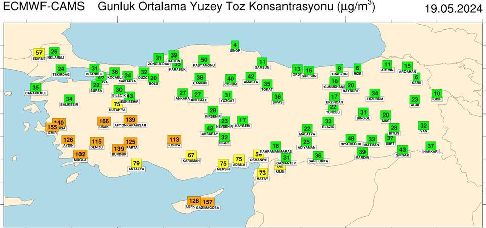 İZMİR'DE TOZ TAŞINIMLI HAVA ETKİLİ OLDU, ARAÇLARA ÇAMUR YAĞDI