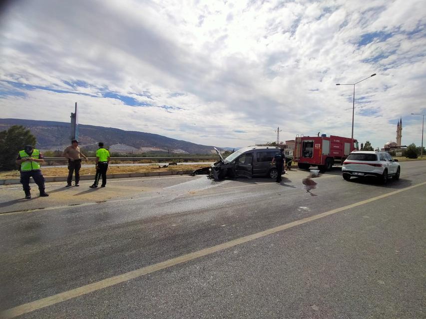 BUHARKENT'TE TRAFİK KAZASI: 2 YARALI