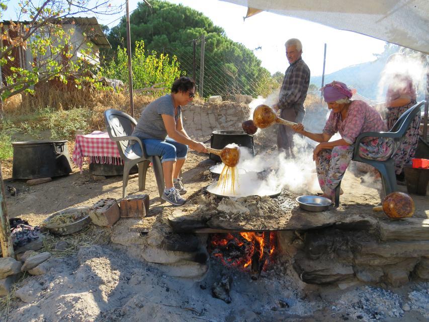 Koçarlı Bağcılarda Pekmez Üretimi Başladı