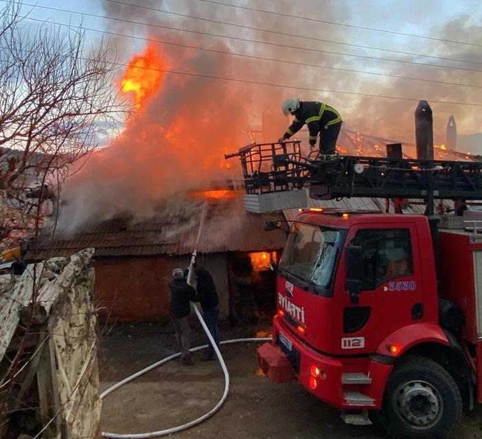 HİSARCIK'TA KORKUTAN YANGIN: 1 BÜYÜKBAŞ HAYVAN TELEF OLDU