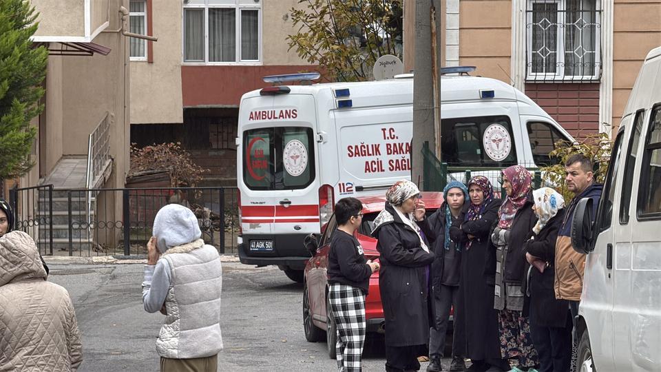 Evinin önündeki kuyuya düştü