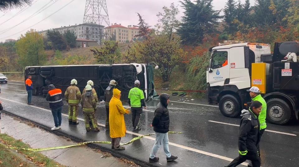 Genç kız otobüs kazasında hayatını kaybetti, annesi ağır yaralandı