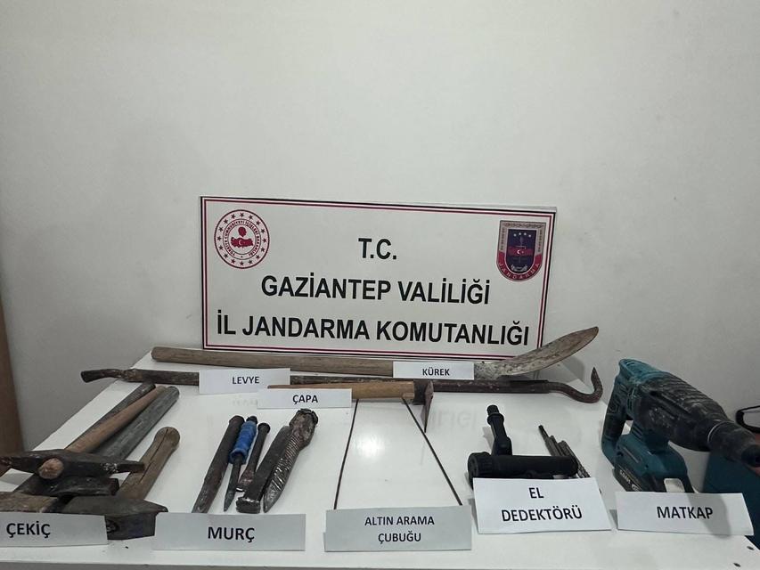 Kaçak kazı yapanlara suçüstü: 3 gözaltı