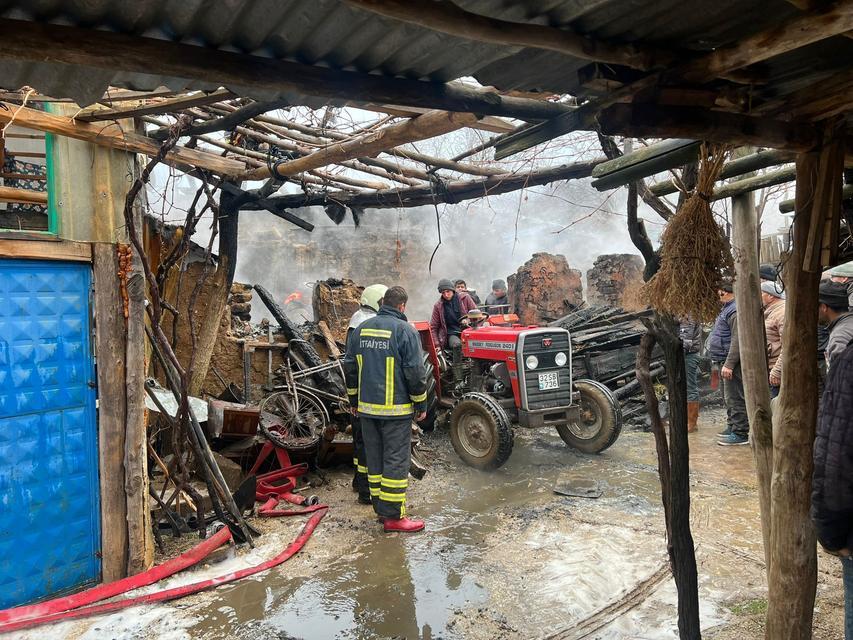 Yangında tarım aletleri ve ev kullanılamaz hale geldi