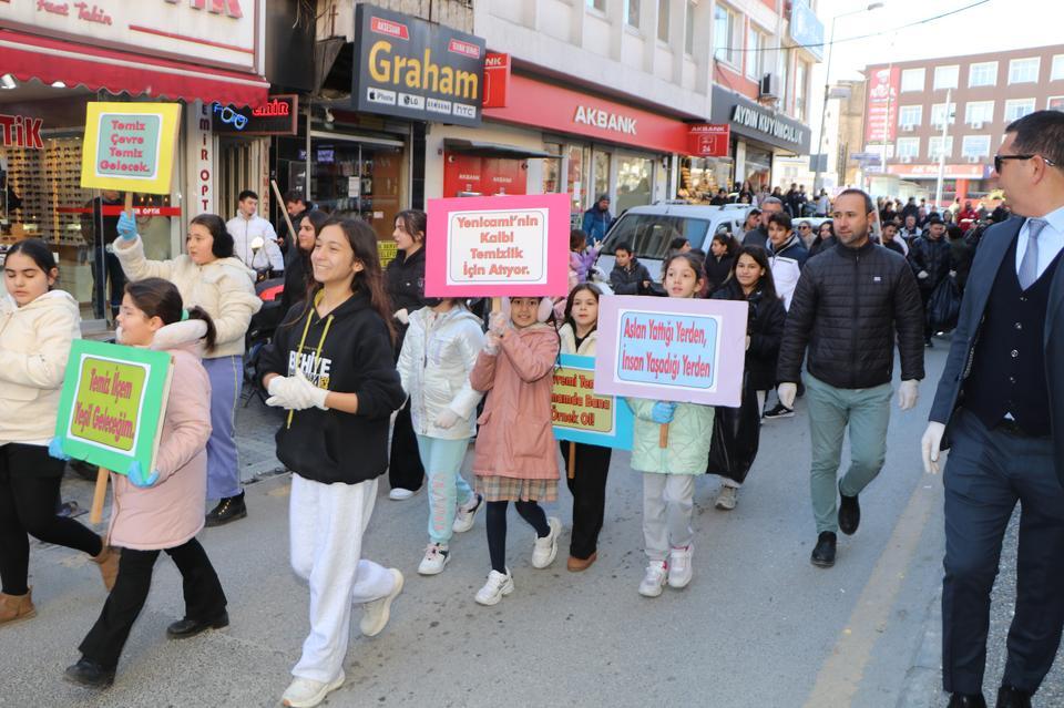 Söke’de temizlik yapıp, farkındalık yarattılar