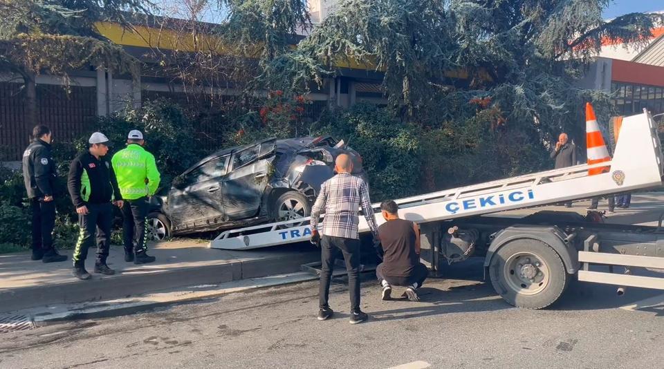 Otomobilin makas atarken çarptığı araç takla attı: 6 yaralı