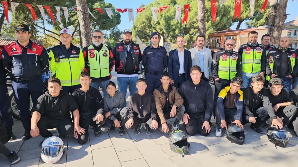 Kuyucak'ta güvenli motosiklet sürüş eğitimleri sürüyor