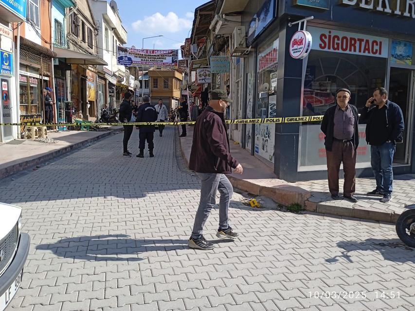 18 YAŞINDAKİ GENÇ KAVGA ETTİĞİ ŞAHSI VE KAVGAYI AYIRMAYA ÇALIŞAN 5 KİŞİYİ TÜFEKLE VURDU