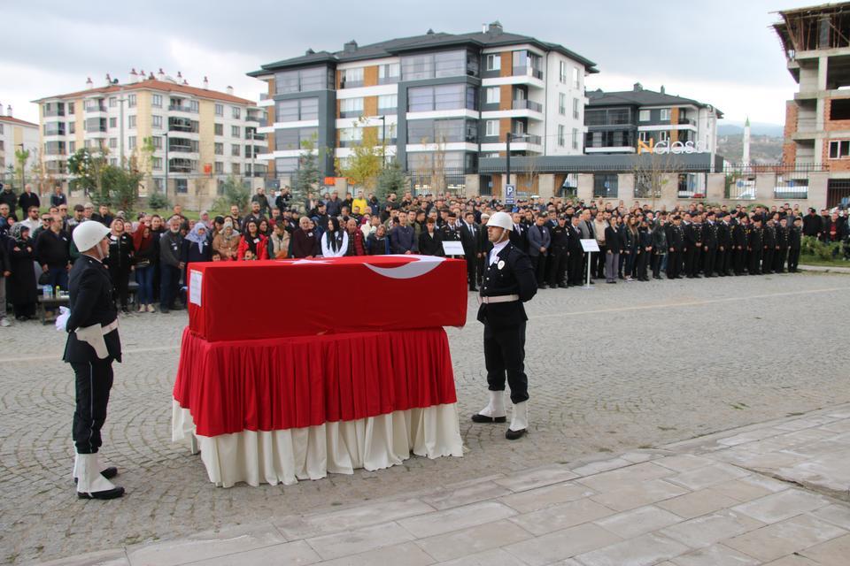 Kütahya'da kalp krizi sonucu vefat eden polis memuru defnedildi