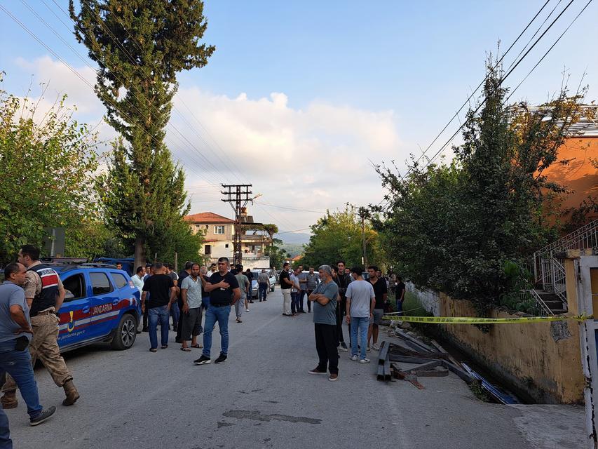 HASARLI EVİN ÇÖKEN BALKONUNUN ALTINDA KALAN 2 KİŞİ ÖLDÜ