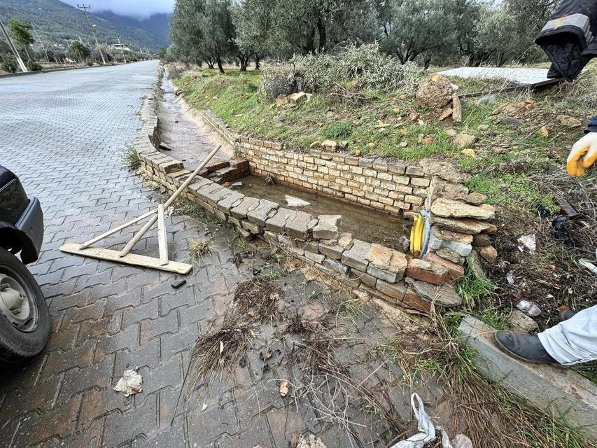 Karacasu’da yol bakım çalışmaları sürüyor