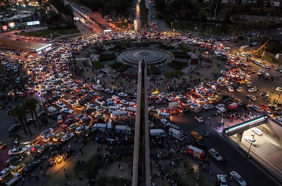 Esad rejiminin devrilmesi trampetlerle kutlandı