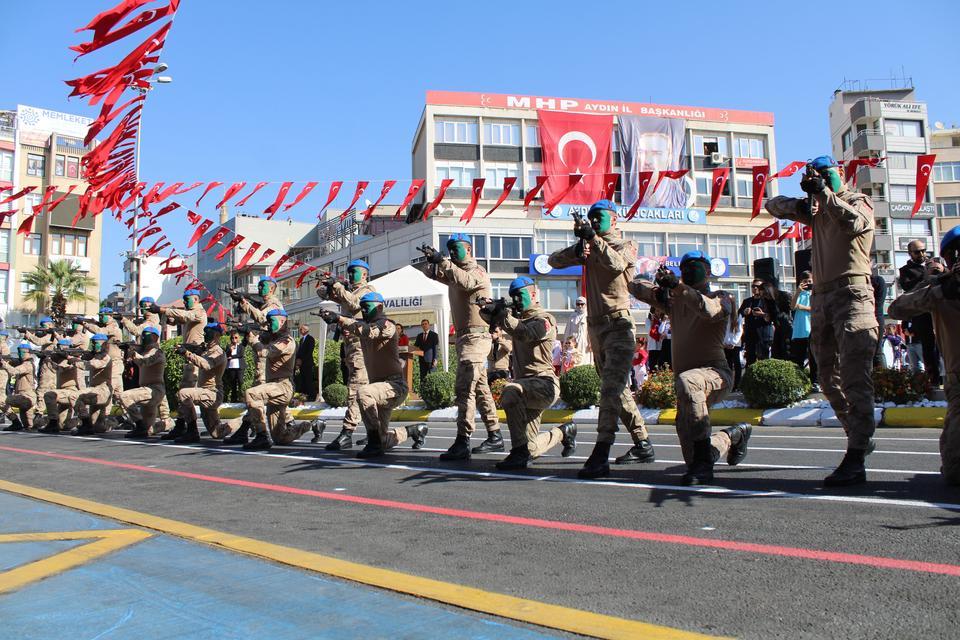 AYDIN'DA 29 EKİM CUMHURİYET BAYRAMI COŞKUYLA KUTLANDI