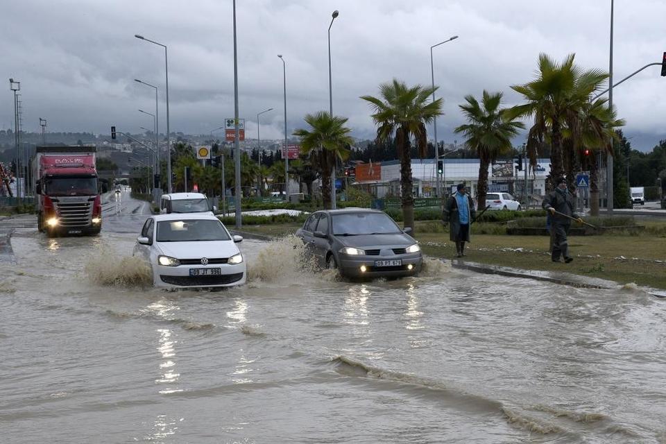 AYDIN'IN KIYI İLÇELERİNE SAĞANAK YAĞIŞ UYARISI