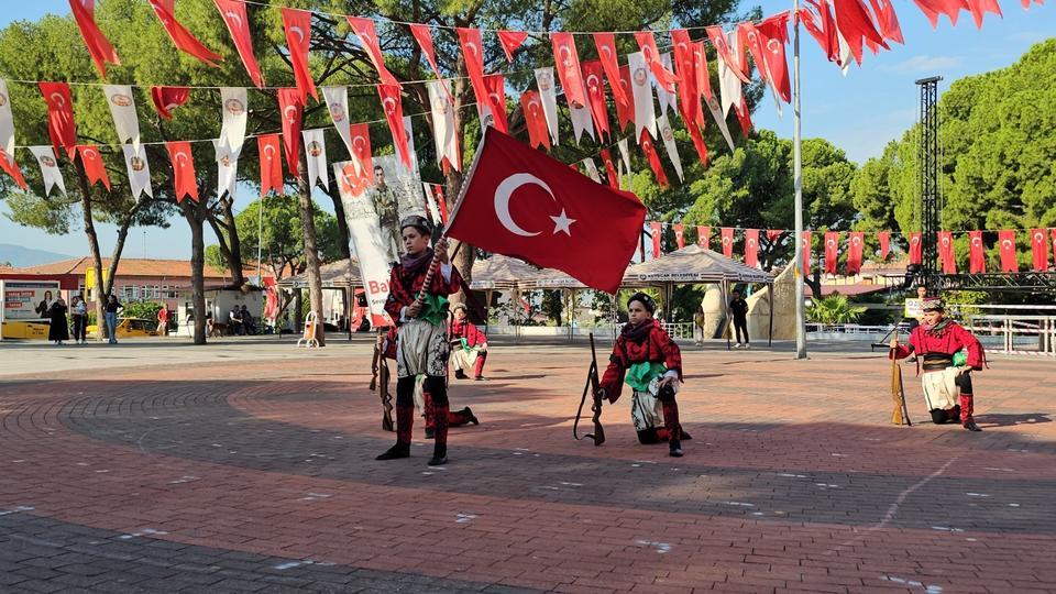 Kuyucak’ta kurtuluş coşkusu meydanlara sığmadı