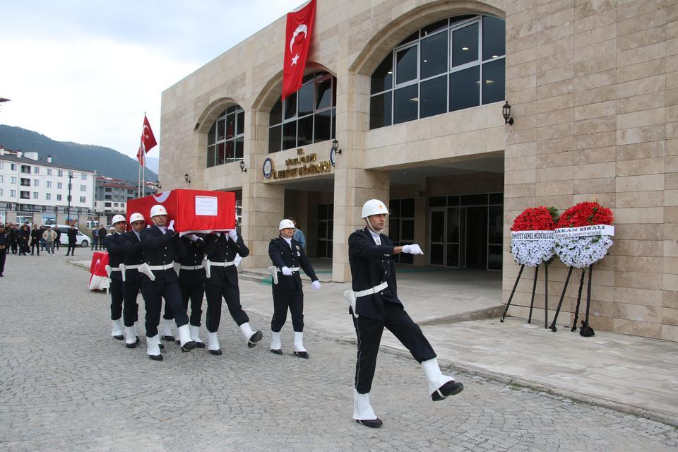 Kütahya'da kalp krizi sonucu vefat eden polis memuru defnedildi