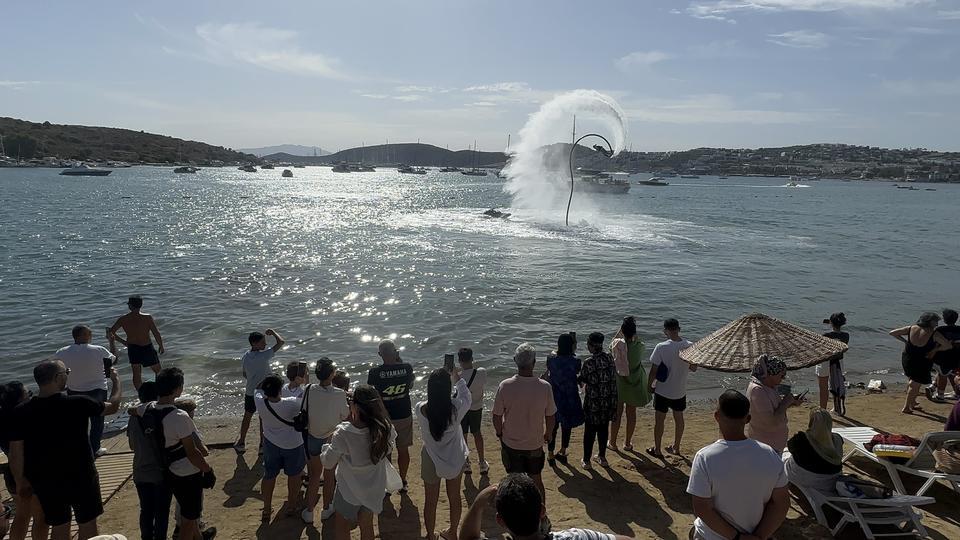 BODRUM'DA TURİSTLER YÜZERKEN BÜYÜK SÜRPRİZLE KARŞILAŞTI