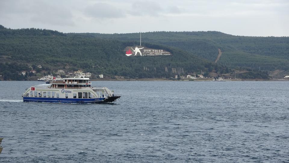 Gökçeada'ya 3 gündür feribot seferi yapılamıyor