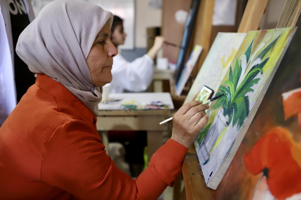 62 YAŞINDA BAŞLAYAN RESİM TUTKUSU, KİŞİSEL SERGİYLE TAÇLANMAYI BEKLİYOR