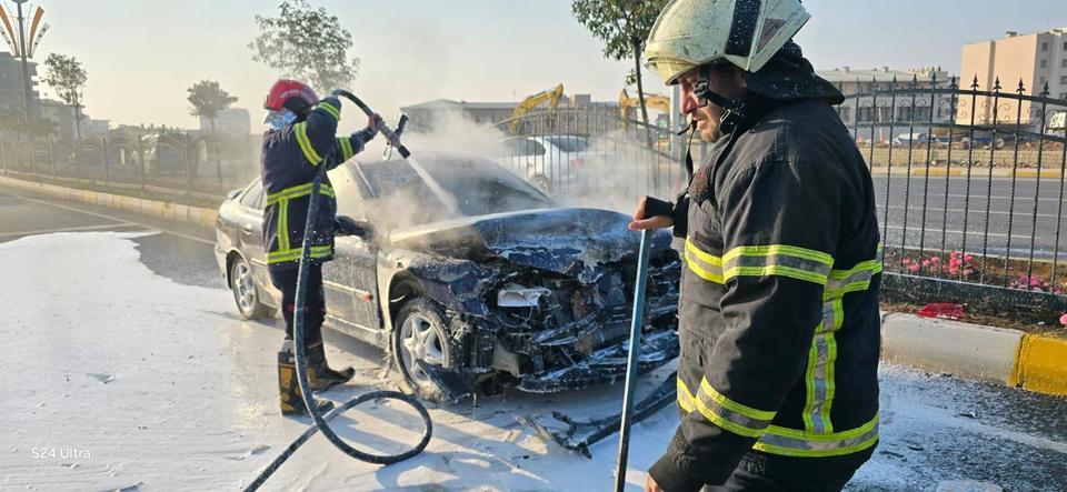 ZİNCİRLEME KAZAYA KARIŞAN OTOMOBİL ALEV ALDI