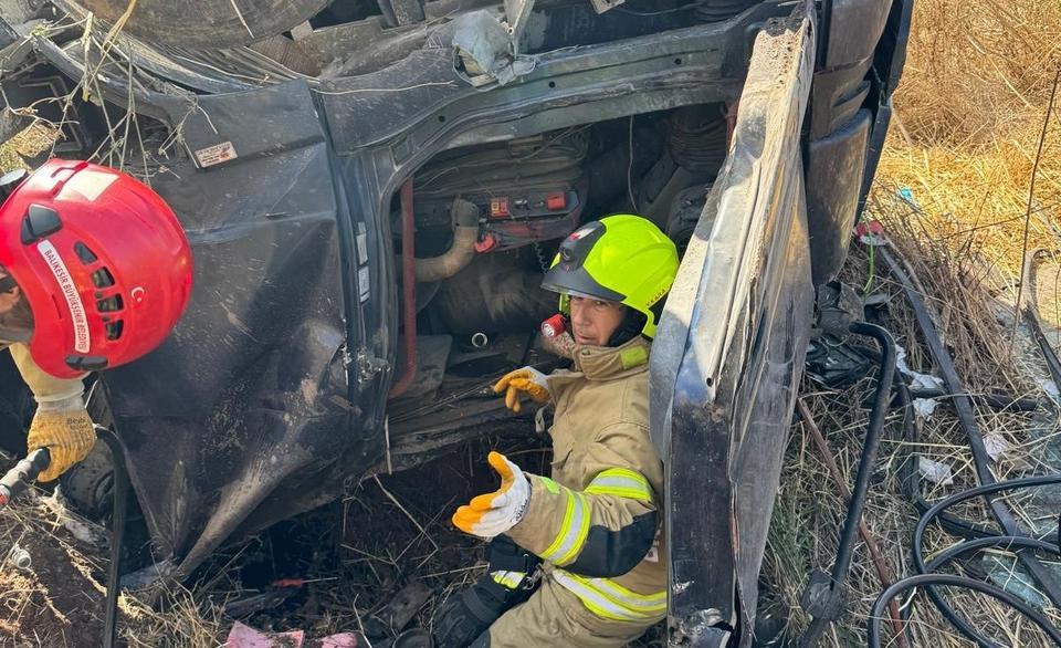 BANDIRMA'DA KAMYON ŞARAMPOLE UÇTU 1 KİŞİ YARALANDI