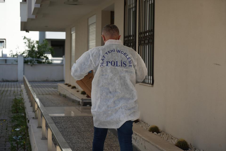 Gardırobun içinde kendini yakan adam hayatını kaybetti