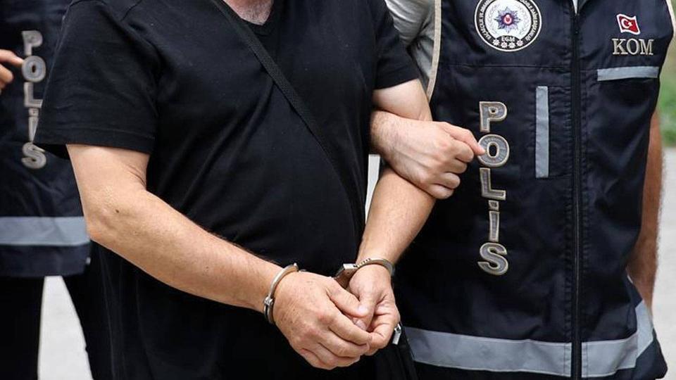 İzmir merkezli FETÖ operasyonunda 9 gözaltı