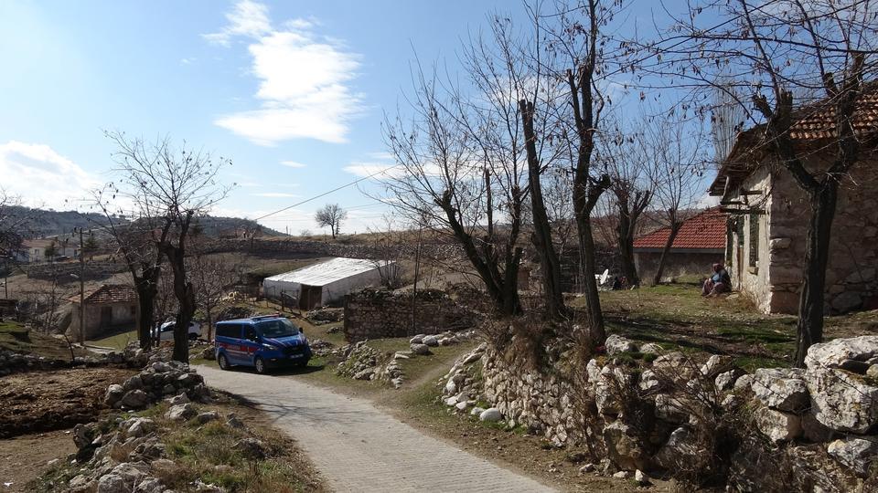 BURDUR'DA ÇOBAN AĞILDA ÖLÜ BULUNDU