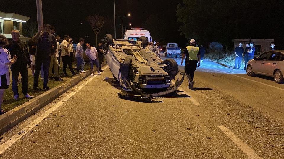 Kamyonetle çarpışan otomobil takla attı: 2 yaralı