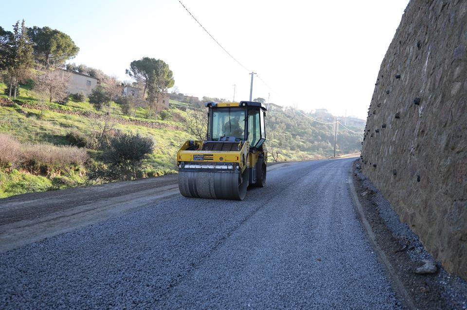 Efeler Belediyesi'nden Baltaköy'de yol çalışması